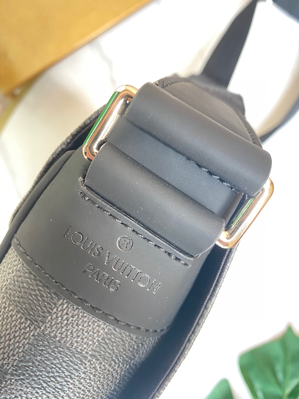 ルイヴィトンバッグ素材ディテール